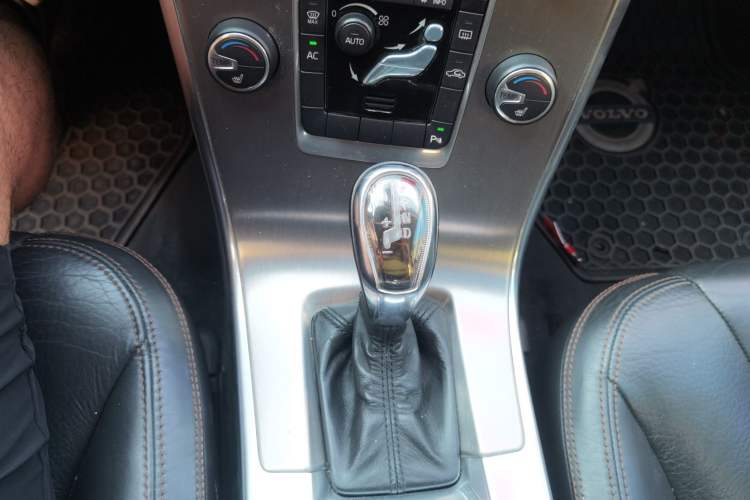 Used Volvo XC60 2013 T5 Comfort Edition Gear Lever