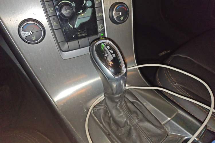 Used Volvo XC60 2013 T6 AWD Comfort Edition Gear Lever