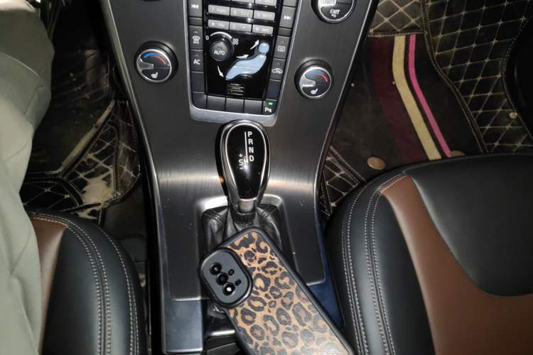 Used Volvo XC60 2013 T5 Comfort Edition Gear Lever