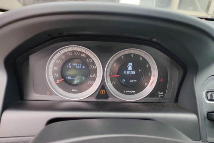 Used Volvo XC60 2013 T5 Zhiya Edition Instrument Cluster