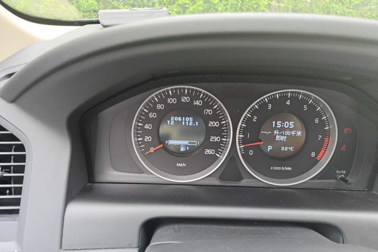 Used Volvo XC60 2013 T6 AWD Comfort Edition Odometer Close Up