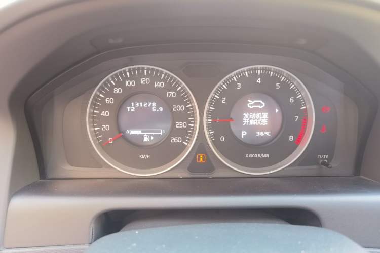 Used Volvo XC60 2013 T5 Comfort Edition Odometer Close Up
