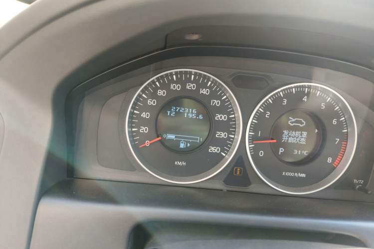 Used Volvo XC60 2013 T6 AWD Comfort Edition Odometer Close Up