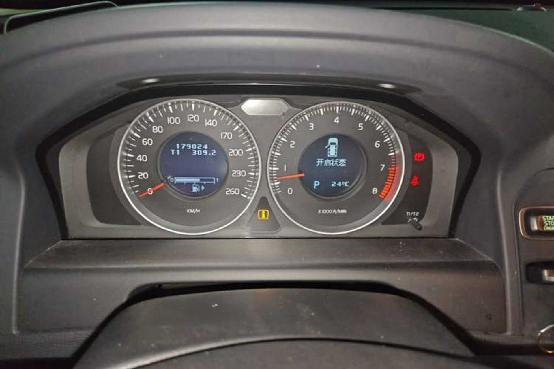 Used Volvo XC60 2013 T6 AWD Comfort Edition Odometer Close Up