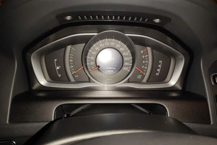 Used Volvo XC60 2013 T5 Comfort Edition Odometer Close Up