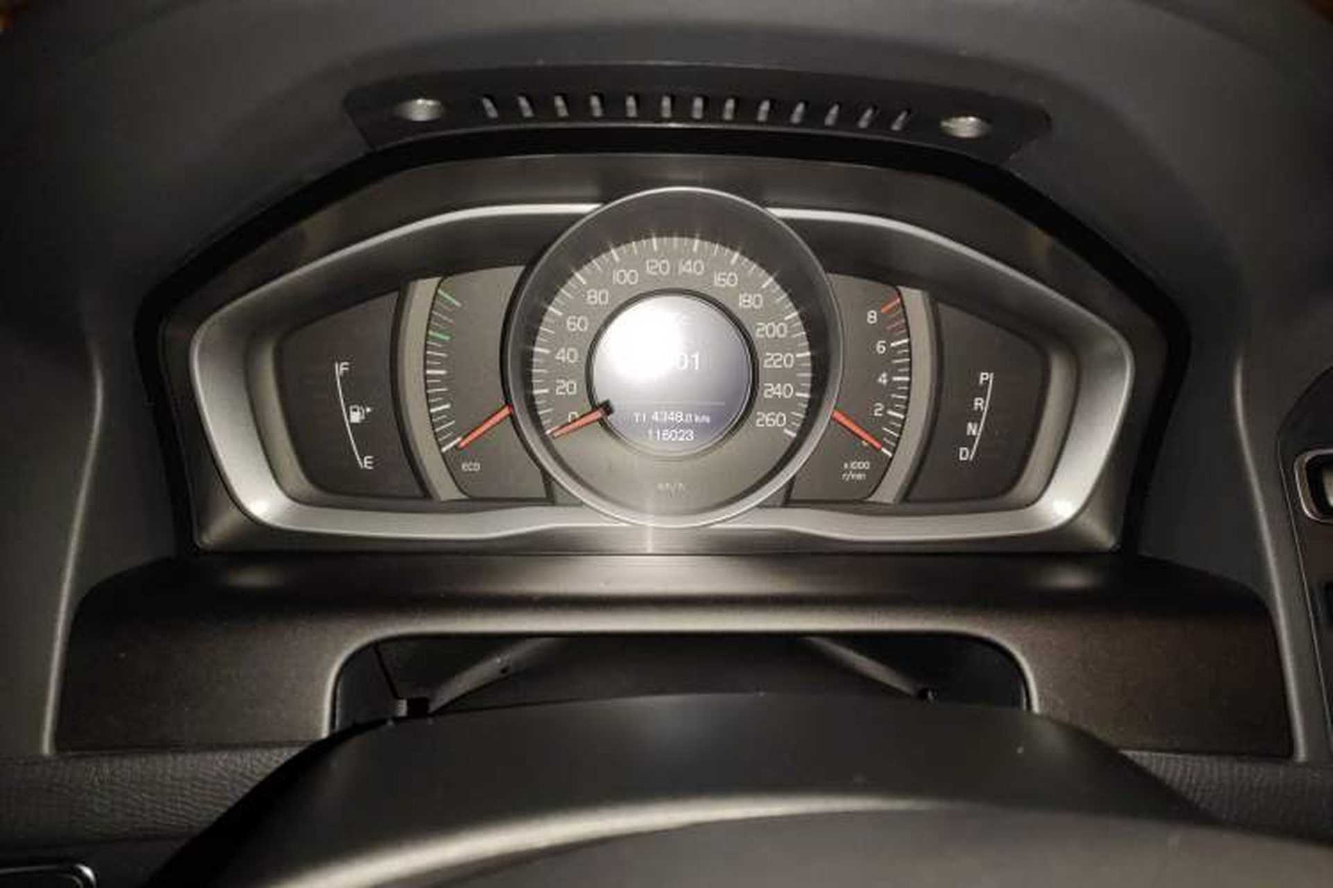 Used Volvo XC60 2013 T5 Comfort Edition Odometer Close Up