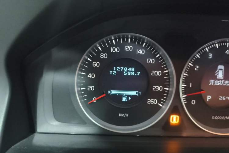 Used Volvo XC60 2013 T6 AWD Comfort Edition Odometer Close Up