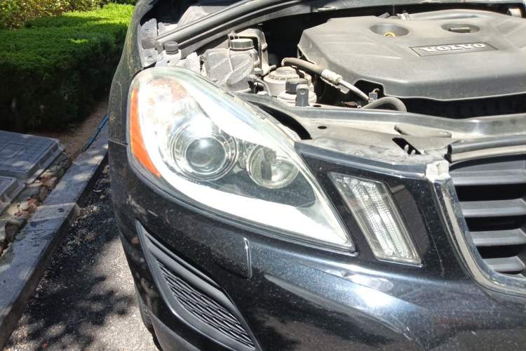 Used Volvo XC60 2013 T5 Comfort Edition Right Front Headlight