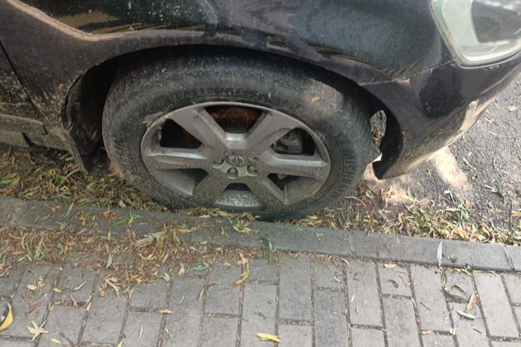 Used Volvo XC60 2013 T5 Prestige Edition Right Front Wheel Hub