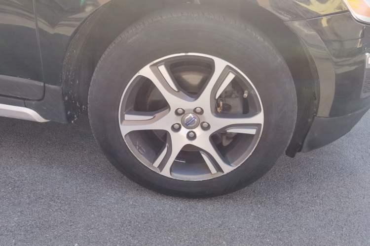 Used Volvo XC60 2013 T5 Comfort Edition Right Front Wheel Hub