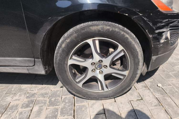 Used Volvo XC60 2013 T5 Comfort Edition Right Front Wheel Hub