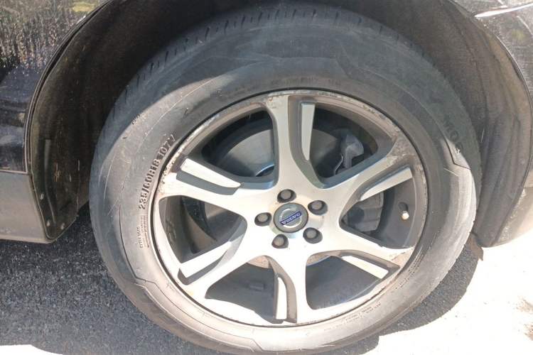 Used Volvo XC60 2013 T5 Comfort Edition Right Front Wheel Hub