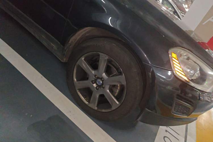 Used Volvo XC60 2013 T6 AWD Comfort Edition Right Front Wheel Hub