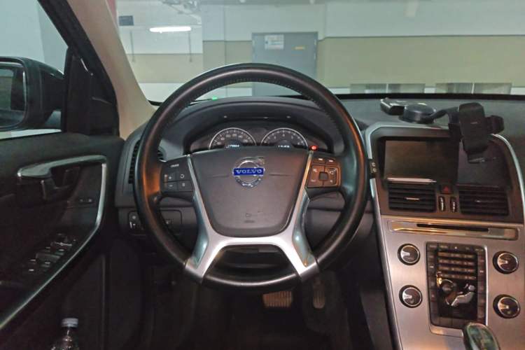 Used Volvo XC60 2013 T6 AWD Comfort Edition Steering Wheel