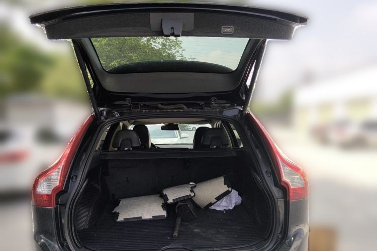 Used Volvo XC60 2013 T6 AWD Comfort Edition Trunk