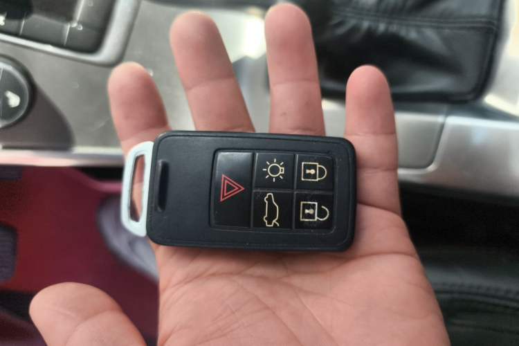 Used Volvo XC60 2013 T5 Comfort Edition Vehicle Key