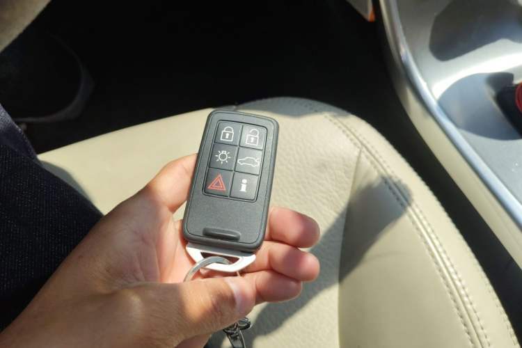 Used Volvo XC60 2013 T6 AWD Comfort Edition Vehicle Key