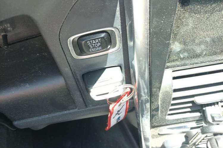 Used Volvo XC60 2013 T5 Comfort Edition Vehicle Key