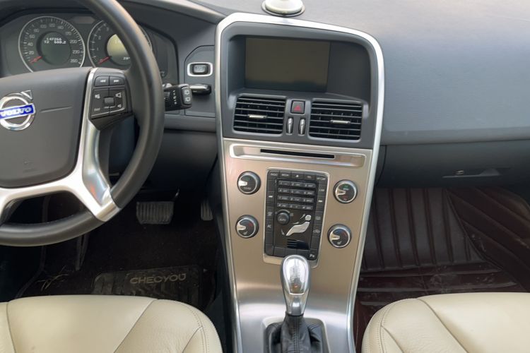 Used Volvo XC60 2013 T5 Comfort Edition Audio And AC Panel