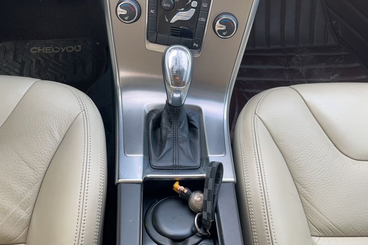 Used Volvo XC60 2013 T5 Comfort Edition Gear Lever