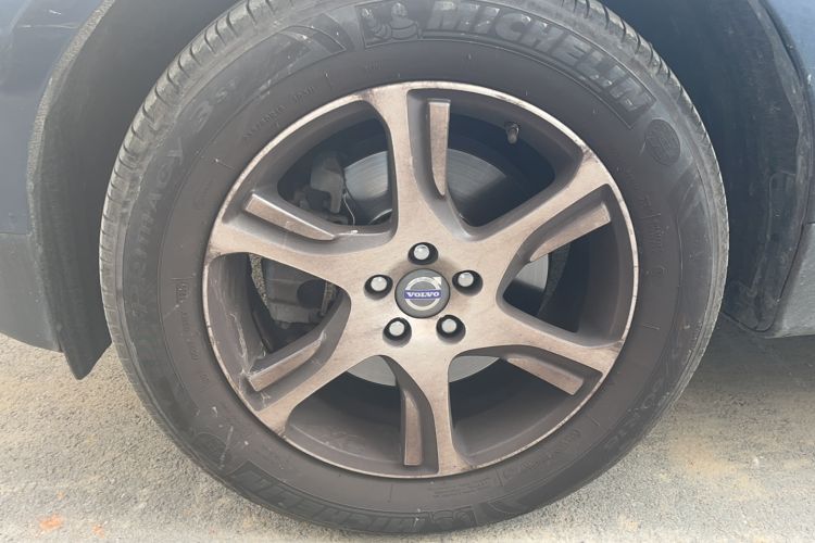 Used Volvo XC60 2013 T5 Comfort Edition Left Front Wheel Hub