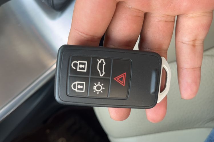 Used Volvo XC60 2013 T5 Comfort Edition Vehicle Key