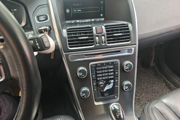 Used Volvo XC60 2013 T5 Zhiya Edition Audio And AC Panel
