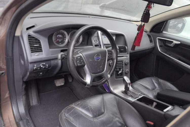 Used Volvo XC60 2013 T5 Zhiya Edition Center Console