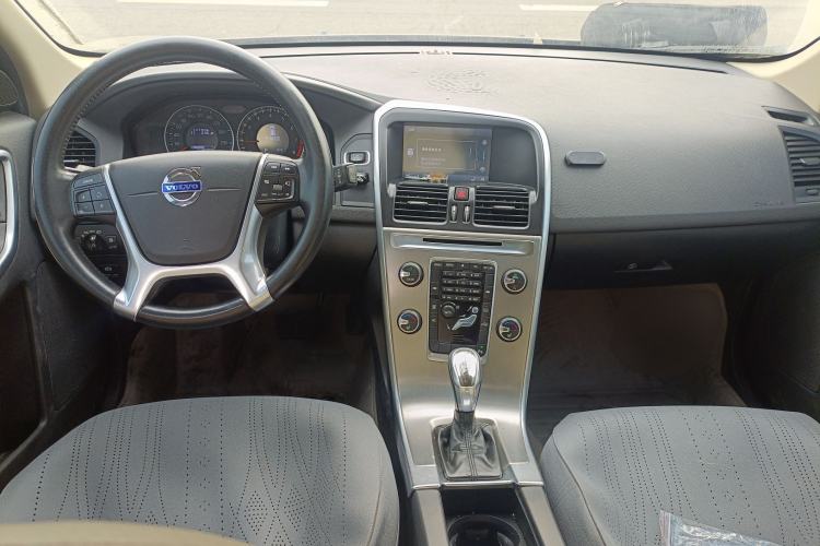 Used Volvo XC60 2013 T5 Comfort Edition Center Console