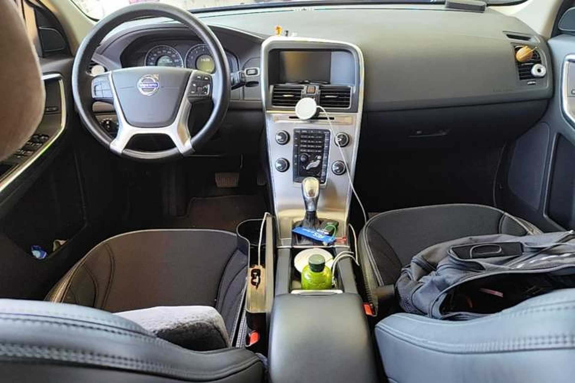 Used Volvo XC60 2013 T6 AWD Comfort Edition Center Console