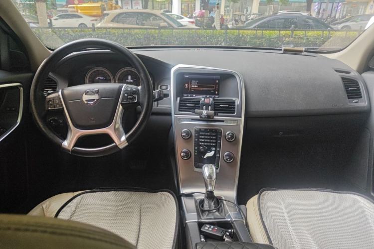 Used Volvo XC60 2013 T5 Zhiya Edition Center Console