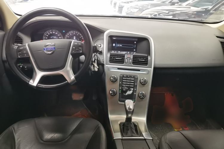 Used Volvo XC60 2013 T5 Smart Edition Center Console