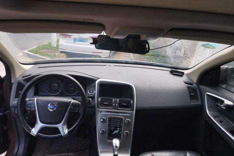 Used Volvo XC60 2013 T5 Comfort Edition Center Console