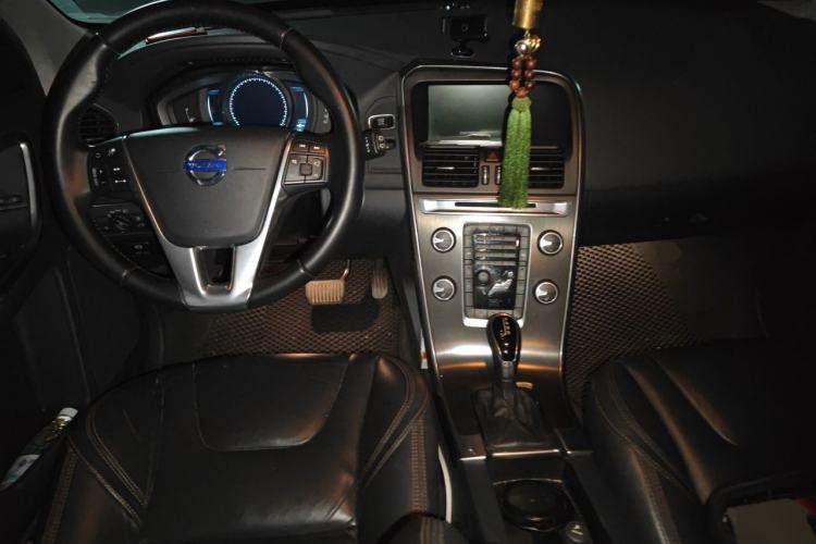 Used Volvo XC60 2013 T5 Prestige Edition Center Console