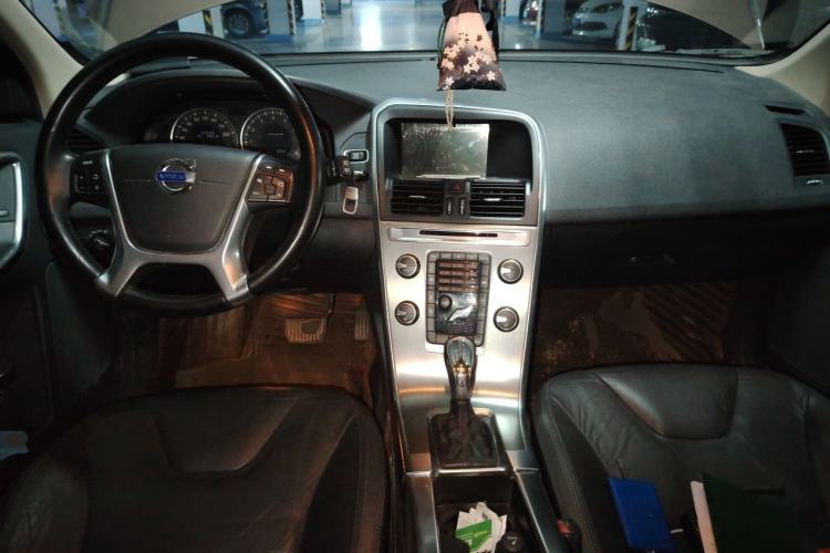 Used Volvo XC60 2013 T5 Comfort Edition Center Console