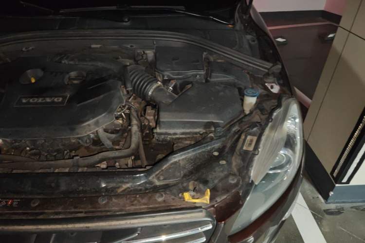 Used Volvo XC60 2013 T5 Prestige Edition Engine Bay Left