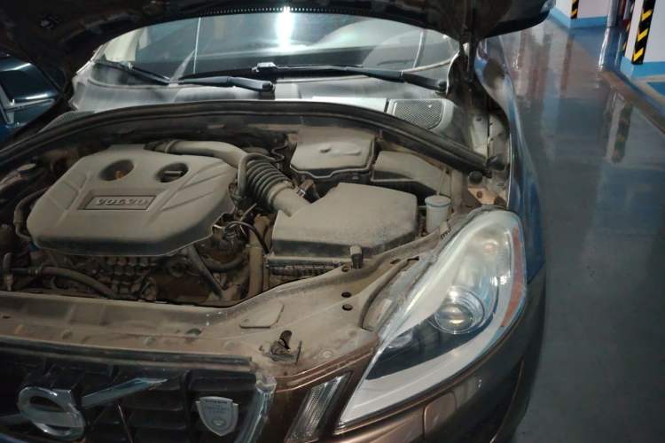 Used Volvo XC60 2013 T5 Comfort Edition Engine Bay Left
