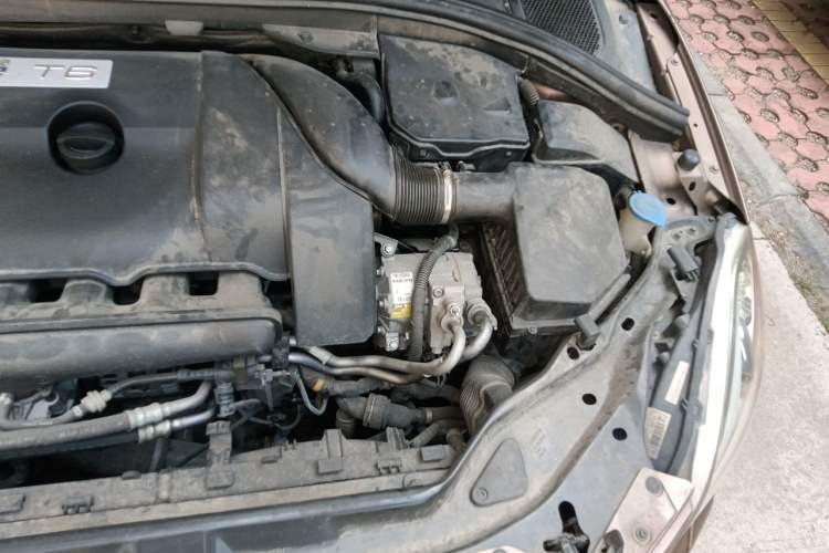 Used Volvo XC60 2013 T6 AWD Comfort Edition Engine Bay Left