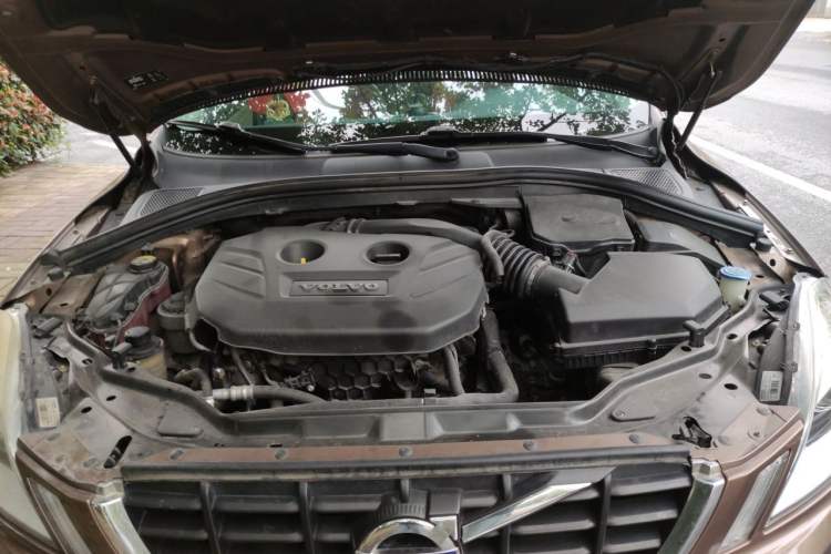 Used Volvo XC60 2013 T5 Zhiya Edition Engine Bay