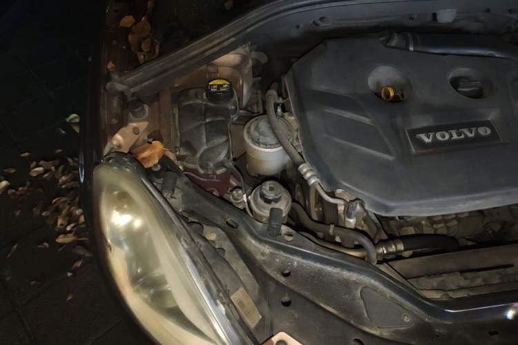 Used Volvo XC60 2013 T5 Comfort Edition Engine Bay Right