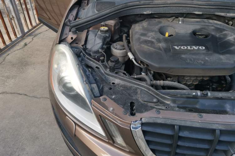 Used Volvo XC60 2013 T5 Comfort Edition Engine Bay Right