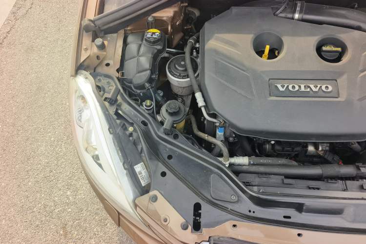 Used Volvo XC60 2013 T5 Comfort Edition Engine Bay Right