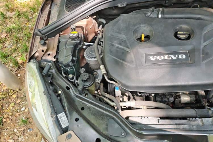 Used Volvo XC60 2013 T5 Comfort Edition Engine Bay Right