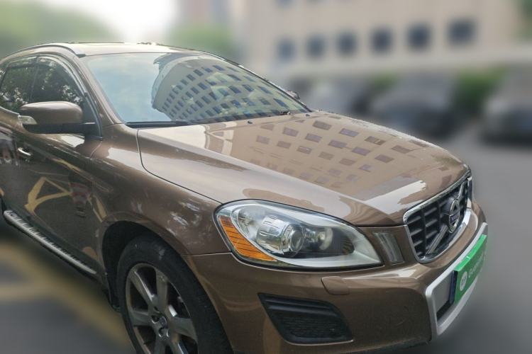 Used Volvo XC60 2013 T6 AWD Comfort Edition Front Right 45 Deg