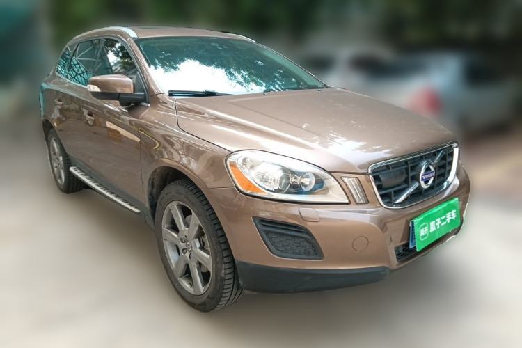 Used Volvo XC60 2013 T6 AWD Comfort Edition Front Right 45 Deg