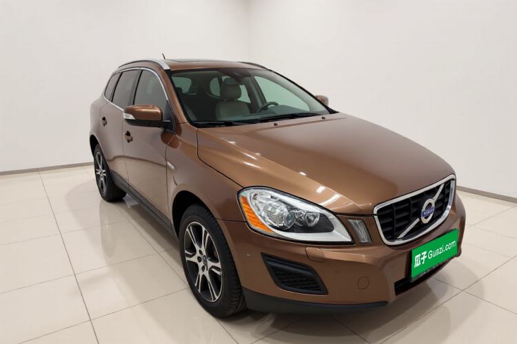 Used Volvo XC60 2013 T5 Comfort Edition Front Right 45 Deg