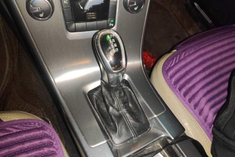 Used Volvo XC60 2013 T5 Comfort Edition Gear Lever