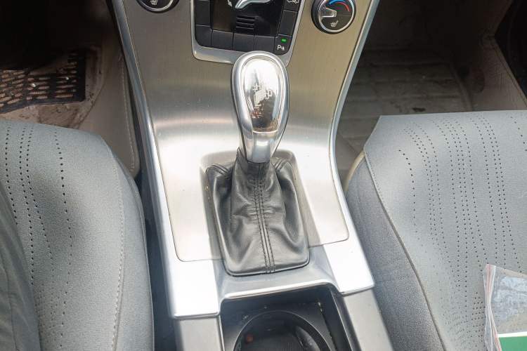 Used Volvo XC60 2013 T5 Comfort Edition Gear Lever