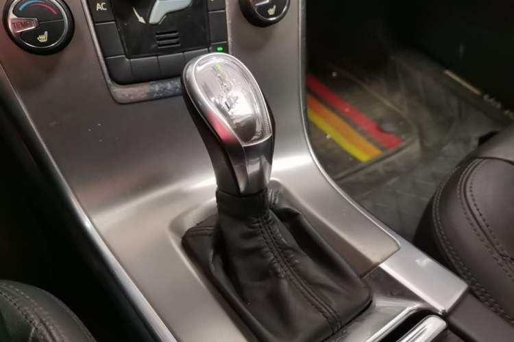 Used Volvo XC60 2013 T5 Smart Edition Gear Lever