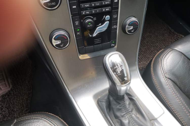Used Volvo XC60 2013 T5 Comfort Edition Gear Lever